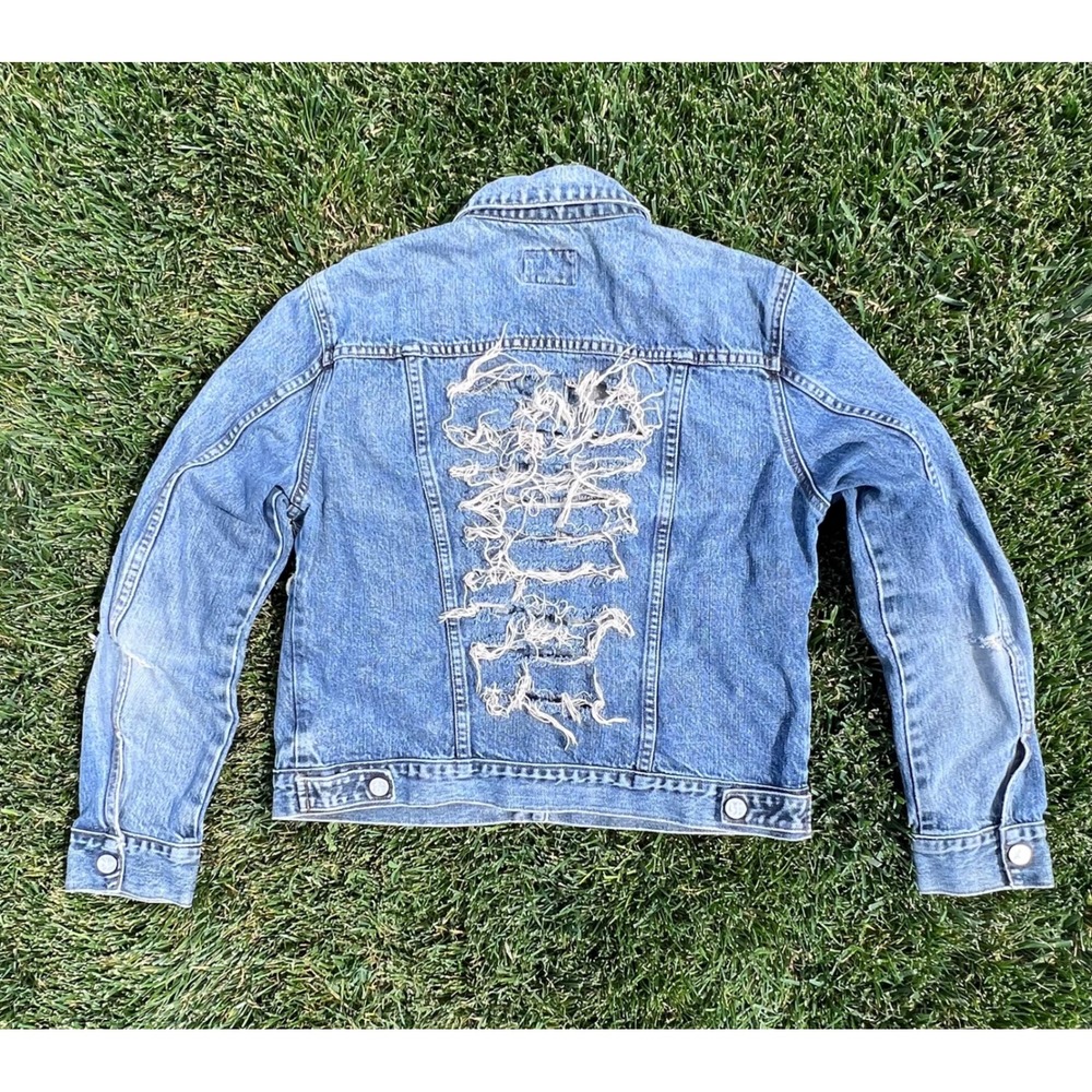 Calvin Klein Jeans Distressed Shredded Denim Trucker Jacket Medium Wash vintage - Picture 2 of 10